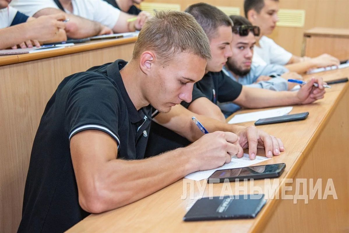 Луганские студенты приняли участие в международном проекте «Атомный диктант» Луганские студенты приняли участие в международном проекте «Атомный диктант»