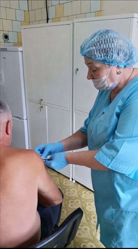 В Ровеньковской городской поликлинике стартовала прививочная кампания против гриппа и COVID-19! В Ровеньковской городской поликлинике стартовала прививочная кампания против гриппа и COVID-19!