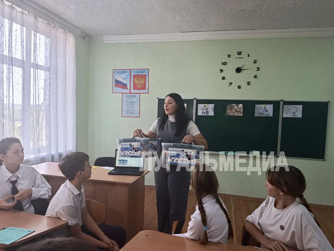 В Станично-Луганскую среднюю школу имени И. Н. Мороза по программе «Земский учитель» приехала квалифицированный преподаватель физики Ксения Кряженко В Станично-Луганскую среднюю школу имени И. Н. Мороза по программе «Земский учитель» приехала квалифицированный преподаватель физики Ксения Кряженко