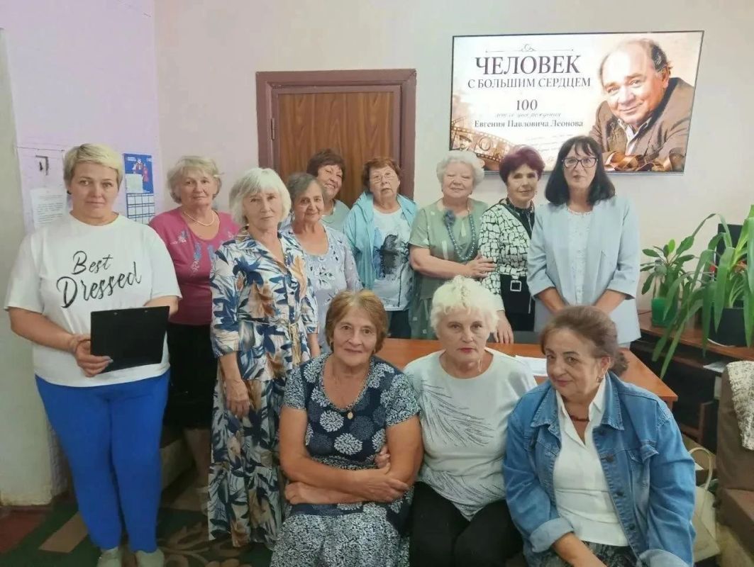 В Лутугинской библиотеке прошёл вечер к 100-летию Евгения Леонова В Лутугинской библиотеке прошёл вечер к 100-летию Евгения Леонова