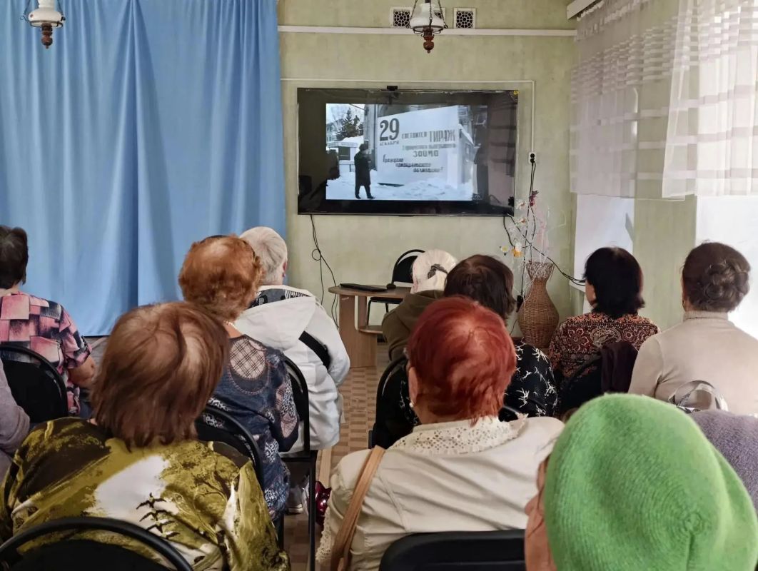 В Первомайском комплексном центре социального обслуживания населения (КЦСОН) состоялся тематический киновечер В Первомайском комплексном центре социального обслуживания населения (КЦСОН) состоялся тематический киновечер