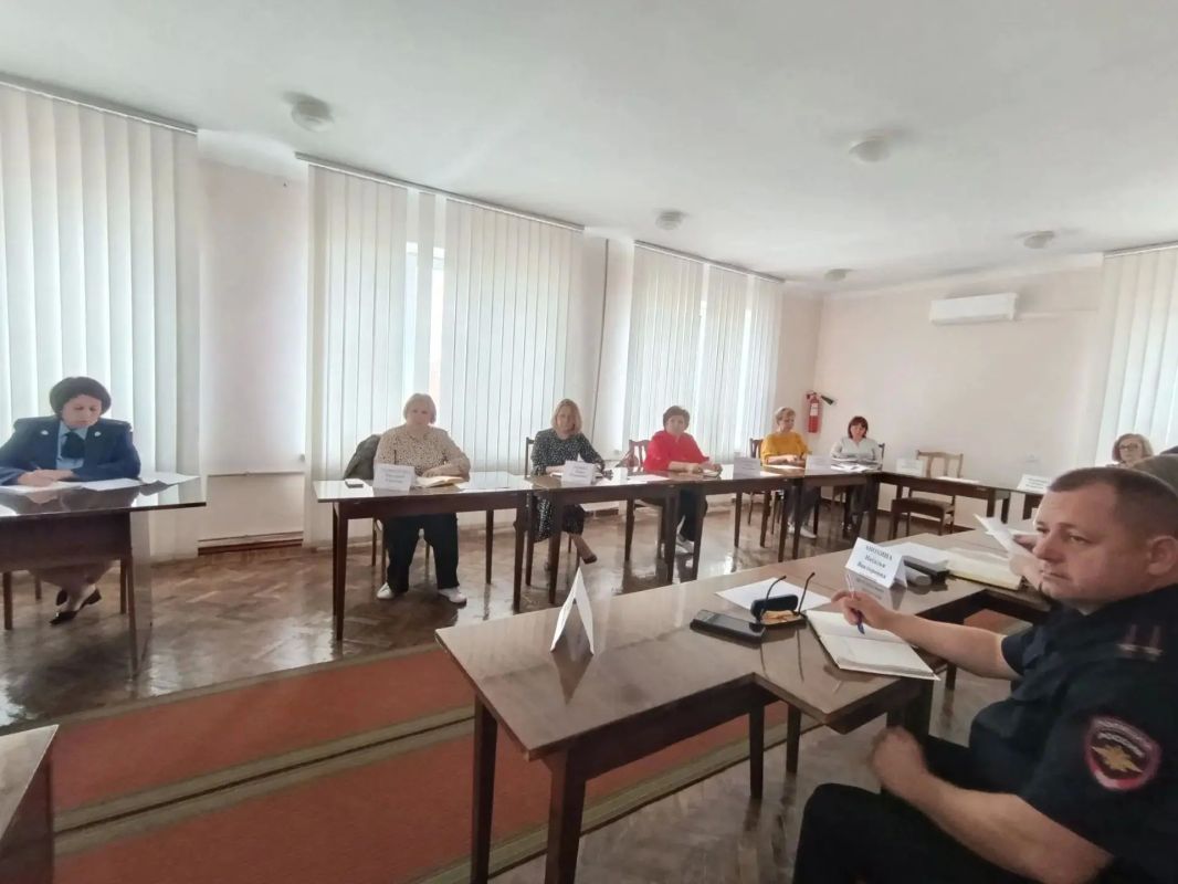 Приоритет - правопорядок и безопасность: итоги заседания Комиссии по делам несовершеннолетних и защите их прав Приоритет - правопорядок и безопасность: итоги заседания Комиссии по делам несовершеннолетних и защите их прав