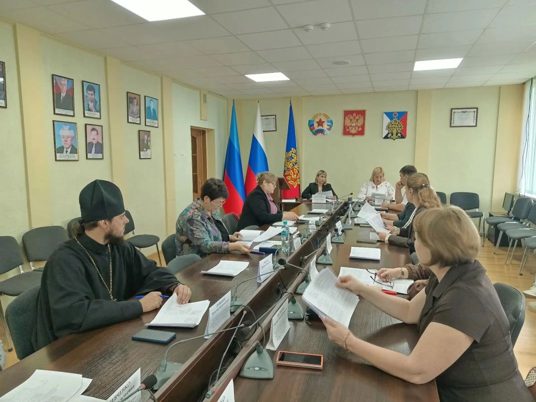 Андрей Рубанцов: В Ровеньках прошло очередное заседание городской комиссии по делам несовершеннолетних и защите их прав