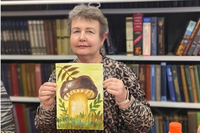 Золотые краски осени: как на площадке библиотеки имени Астафьева расцветает арт-терапия Золотые краски осени: как на площадке библиотеки имени Астафьева расцветает арт-терапия