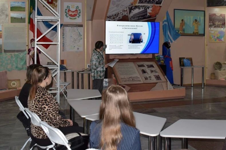 Интерактивное мероприятие «Услышь глазами» состоялось в Свердловском музее Интерактивное мероприятие «Услышь глазами» состоялось в Свердловском музее
