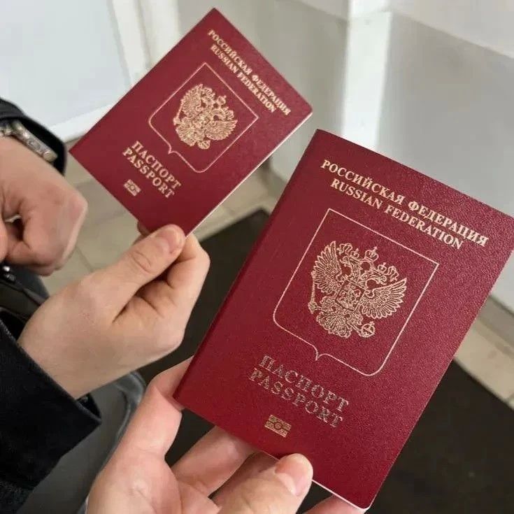 С 1 января 2027 года детям для поездок за границу нужен будет свой загранпаспорт — в паспорт родителей их вписывать больше не будут