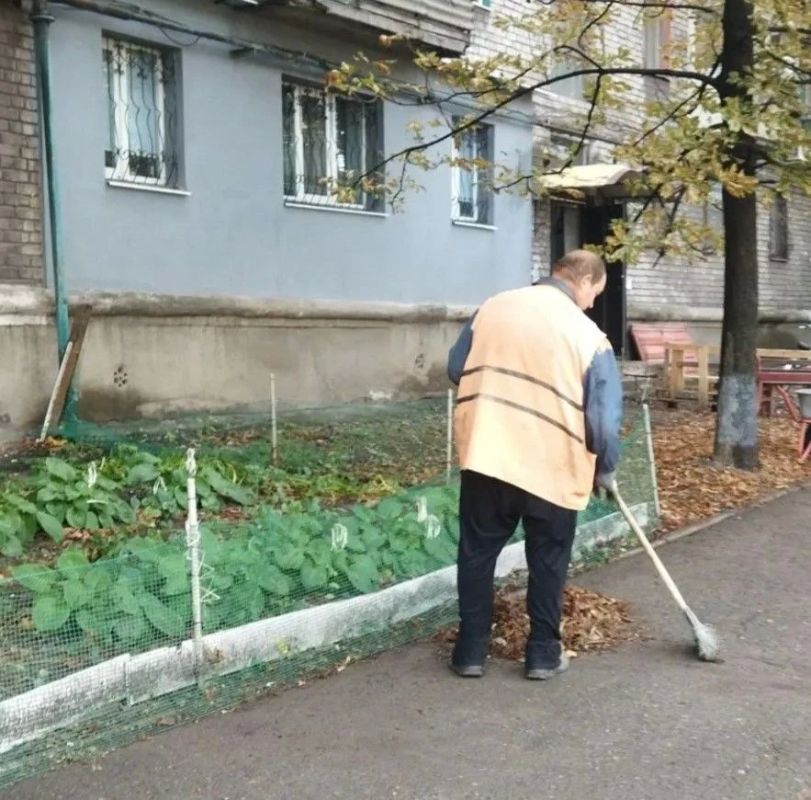 Коммунальными службами проведены работы на территории города Коммунальными службами проведены работы на территории города