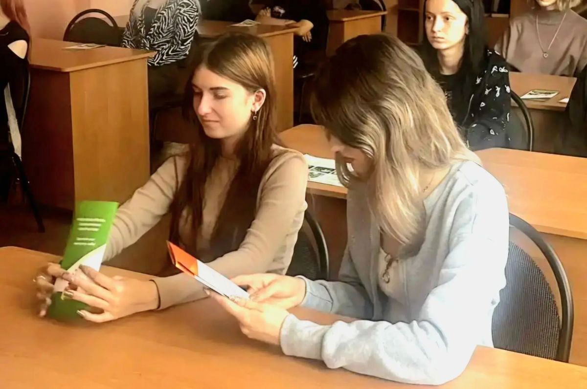 В Брянковском колледже ЛГПУ состоялась встреча со студентами выпускных групп на тему «Социальный контракт: возможности для открытия собственного дела» В Брянковском колледже ЛГПУ состоялась встреча со студентами выпускных групп на тему «Социальный контракт: возможности для открытия собственного дела»