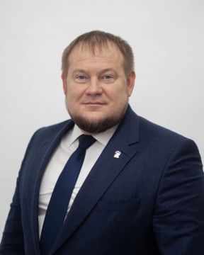 Парламент досрочно прекратил полномочия трех депутатов Народного Совета