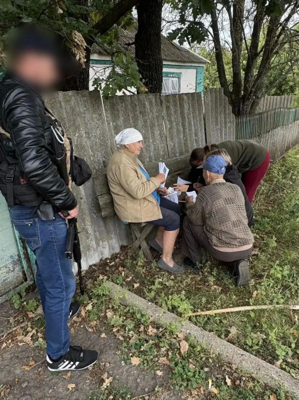 Благодаря совместной работе кременских полицейских и почтовых работников состоялась адресная доставка пенсий жителям округа Благодаря совместной работе кременских полицейских и почтовых работников состоялась адресная доставка пенсий жителям округа