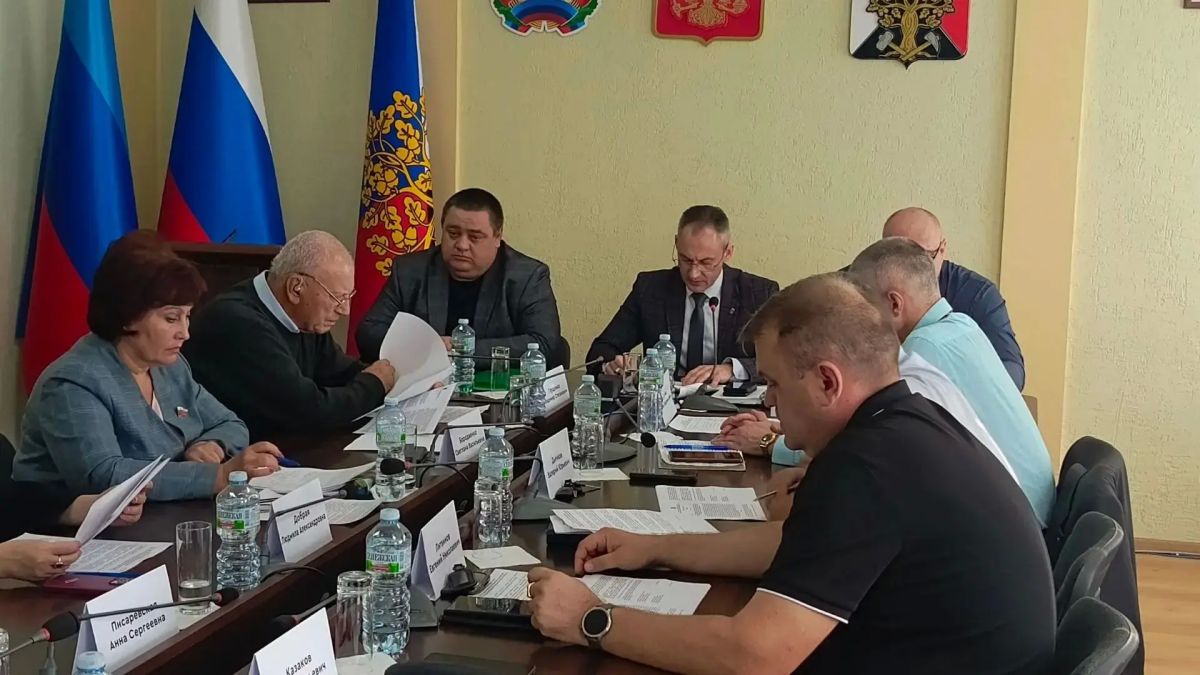Сегодня в Ровеньках состоялось заседание Совета городского округа муниципальное образование городской округ город Ровеньки Луганской Народной Республики Сегодня в Ровеньках состоялось заседание Совета городского округа муниципальное образование городской округ город Ровеньки Луганской Народной Республики