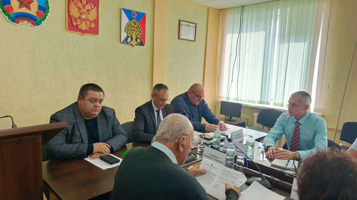 Сегодня в Ровеньках состоялось заседание Совета городского округа муниципальное образование городской округ город Ровеньки Луганской Народной Республики Сегодня в Ровеньках состоялось заседание Совета городского округа муниципальное образование городской округ город Ровеньки Луганской Народной Республики
