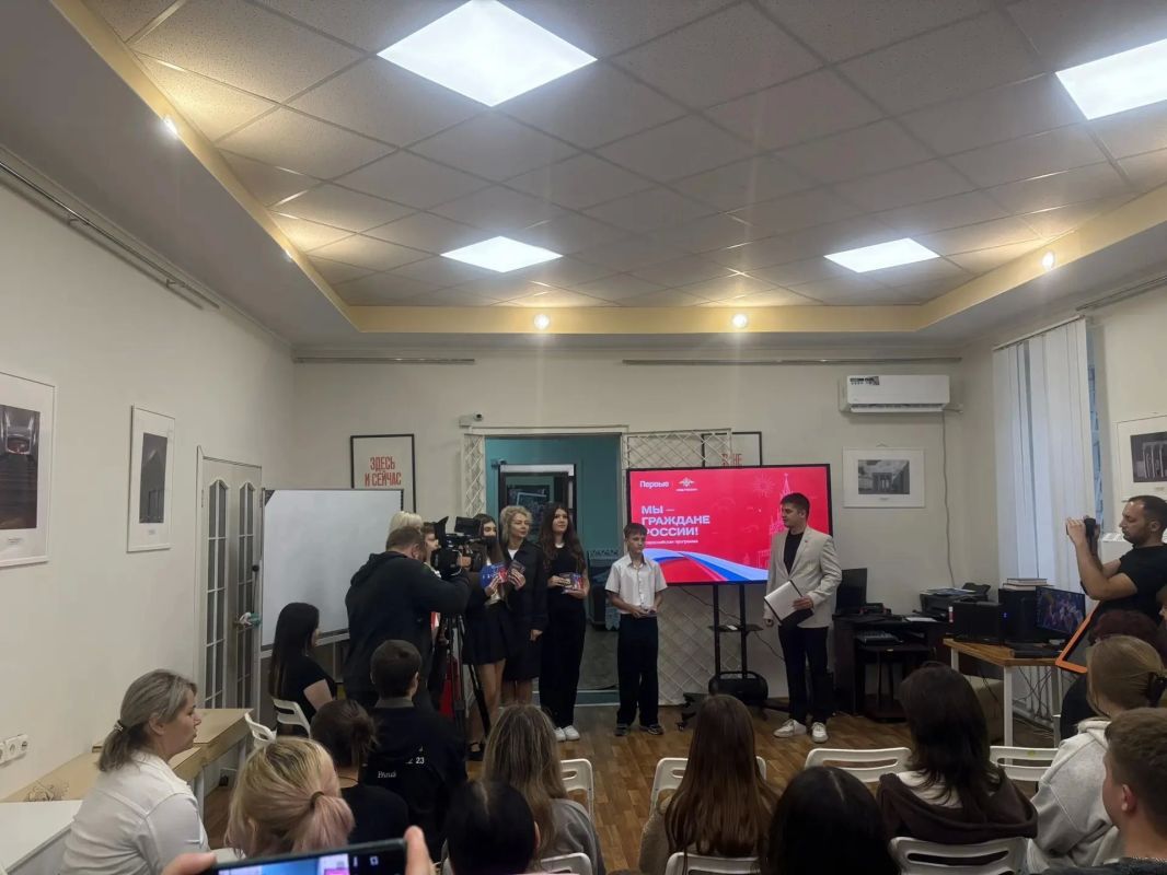 Андрей Рубанцов: В музее истории города Ровеньки прошёл видеолекторий «Одна страна – одно будущее» Андрей Рубанцов: В музее истории города Ровеньки прошёл видеолекторий «Одна страна – одно будущее»