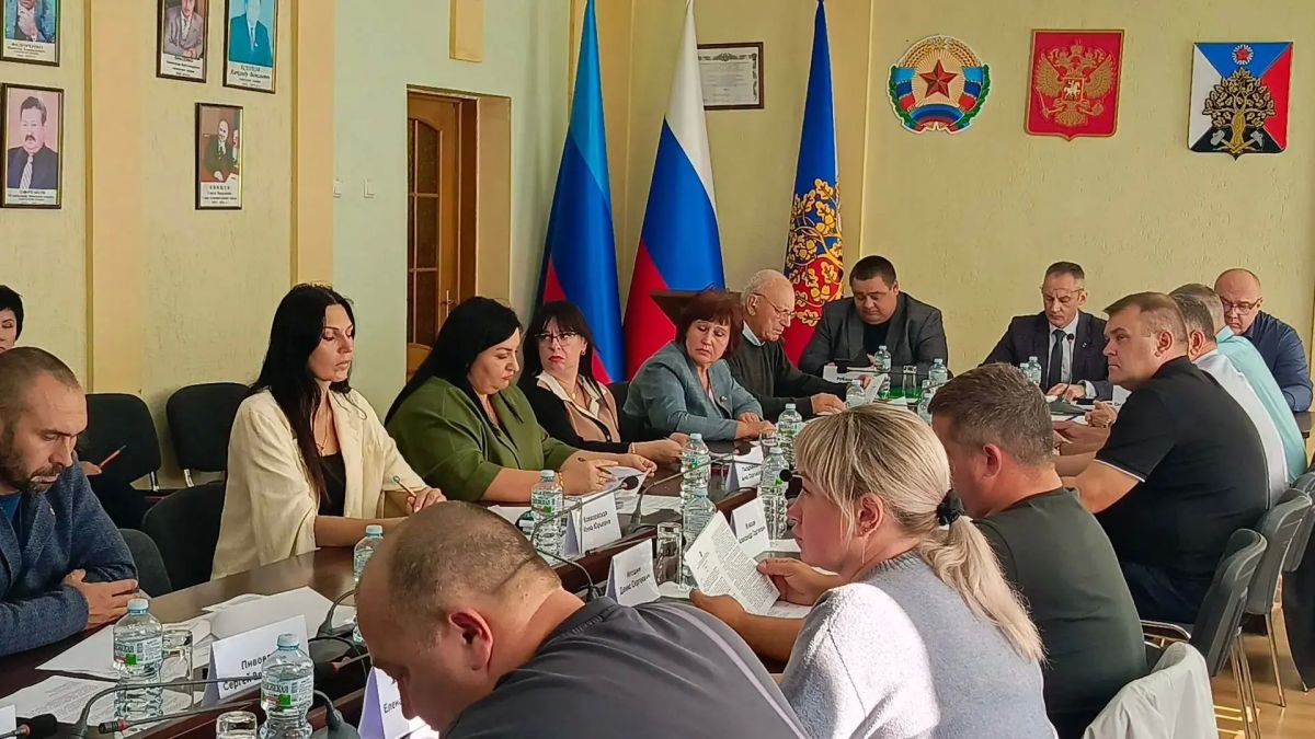 Сегодня в Ровеньках состоялось заседание Совета городского округа муниципальное образование городской округ город Ровеньки Луганской Народной Республики Сегодня в Ровеньках состоялось заседание Совета городского округа муниципальное образование городской округ город Ровеньки Луганской Народной Республики