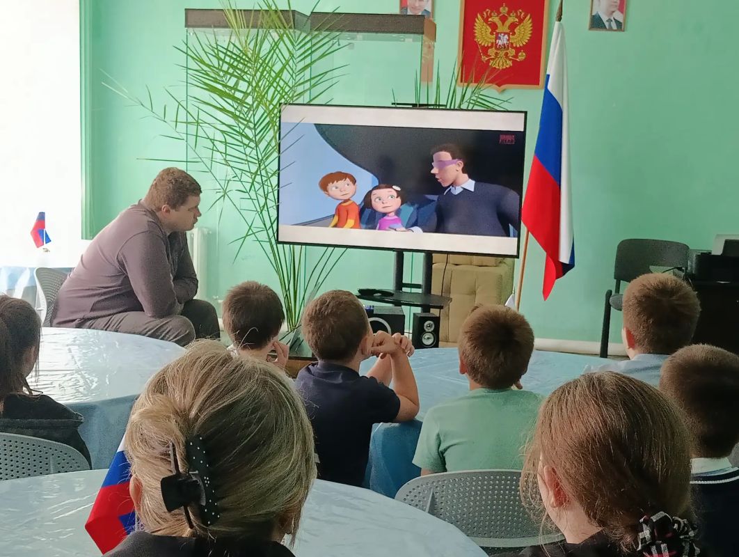 В Кировском историко-художественном музее состоялось мероприятие - Час полезных советов «Живи активно! Думай позитивно!» для учащихся 4-го класса Кировского УВК №2 В Кировском историко-художественном музее состоялось мероприятие - Час полезных советов «Живи активно! Думай позитивно!» для учащихся 4-го класса Кировского УВК №2