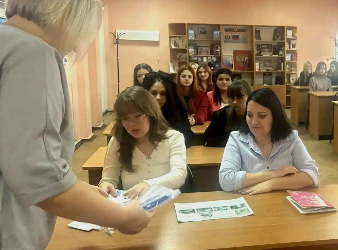 В Брянковском колледже ЛГПУ состоялась встреча со студентами выпускных групп на тему «Социальный контракт: возможности для открытия собственного дела» В Брянковском колледже ЛГПУ состоялась встреча со студентами выпускных групп на тему «Социальный контракт: возможности для открытия собственного дела»