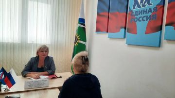 Депутат Совета городского округа города Брянка от ВПП «Единая Россия» Елена Гулянская-Гончар провела приём граждан
