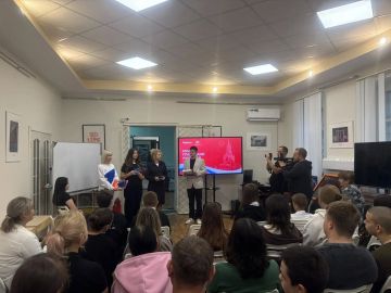 Одна страна – одно будущее: в Ровеньках прошёл видеолекторий ко Дню воссоединения с Россией