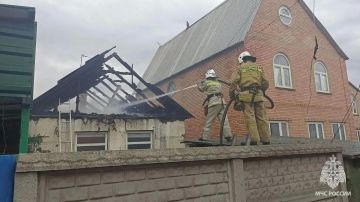Спасатели в Червонопартизанске отстояли жилой дом от огня