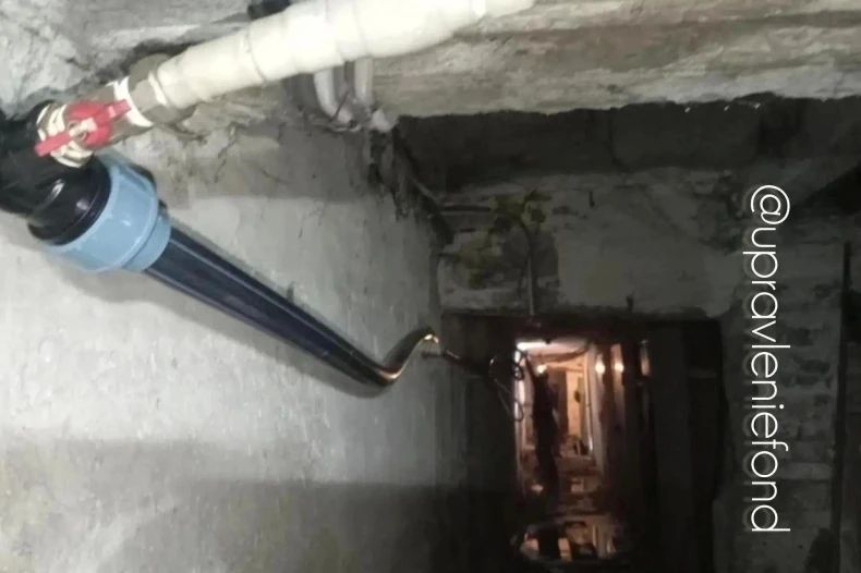 ЕУК провела замену участка труб системы водоснабжения в МКД Свердловска ЕУК провела замену участка труб системы водоснабжения в МКД Свердловска