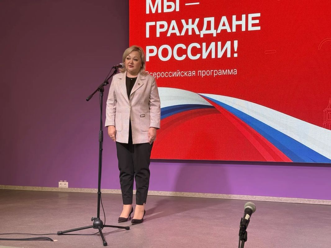 ЮНЫЕ АЛЧЕВЦЫ ПОЛУЧИЛИ ПЕРВЫЕ ПАСПОРТА ГРАЖДАНИНА РОССИИ ЮНЫЕ АЛЧЕВЦЫ ПОЛУЧИЛИ ПЕРВЫЕ ПАСПОРТА ГРАЖДАНИНА РОССИИ