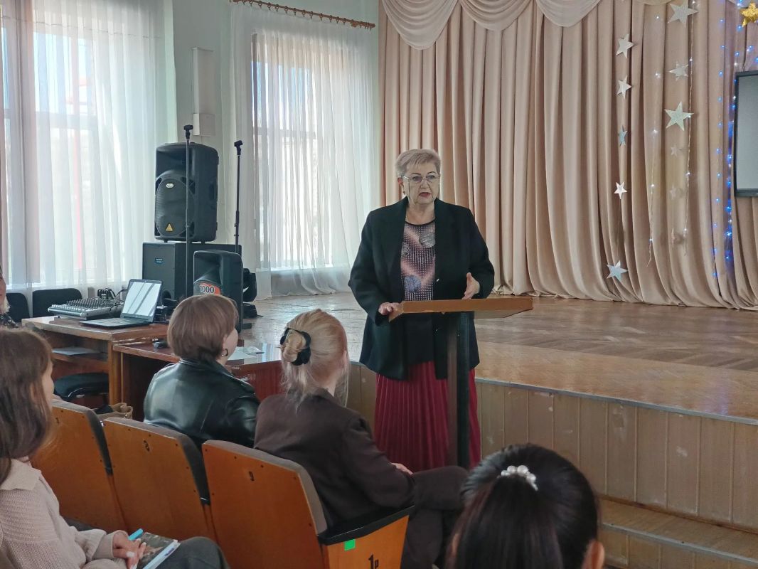 В Ровеньках прошёл городской семинар по профилактике суицидального поведения среди обучающихся В Ровеньках прошёл городской семинар по профилактике суицидального поведения среди обучающихся