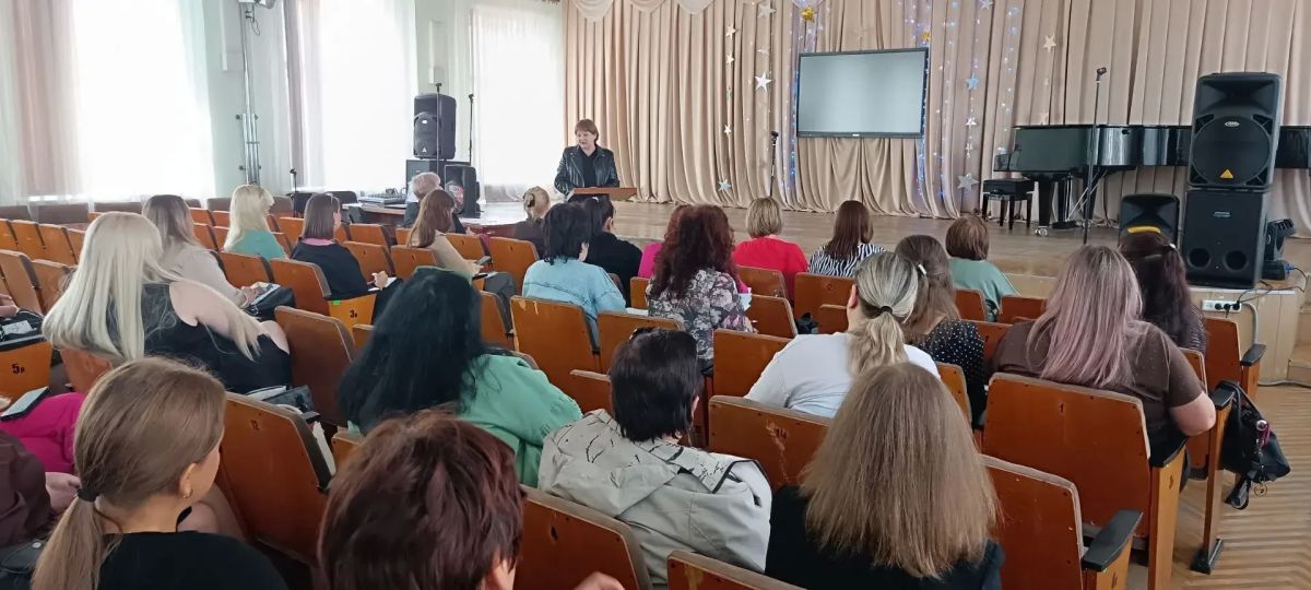 В Ровеньках прошёл городской семинар по профилактике суицидального поведения среди обучающихся В Ровеньках прошёл городской семинар по профилактике суицидального поведения среди обучающихся