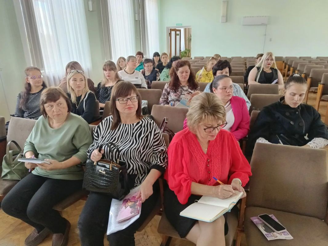 В Ровеньках прошёл городской семинар по профилактике суицидального поведения среди обучающихся В Ровеньках прошёл городской семинар по профилактике суицидального поведения среди обучающихся