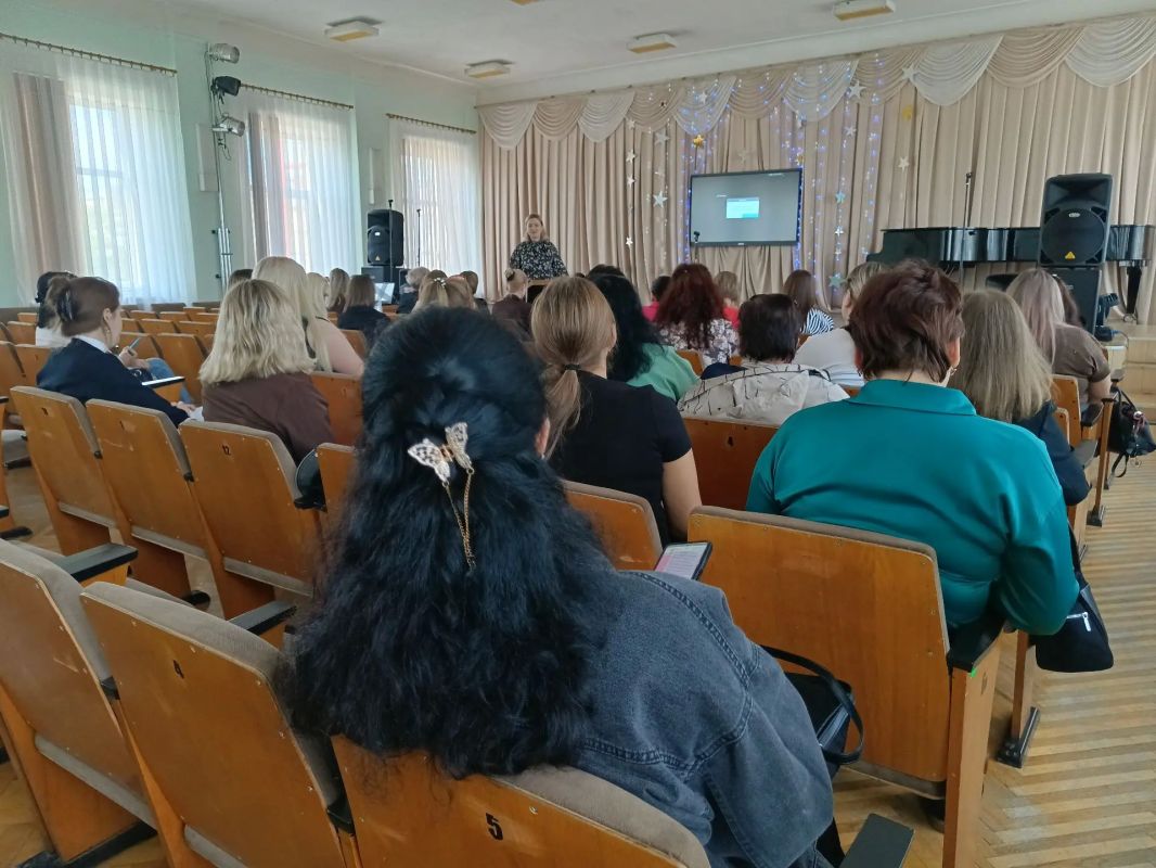 В Ровеньках прошёл городской семинар по профилактике суицидального поведения среди обучающихся В Ровеньках прошёл городской семинар по профилактике суицидального поведения среди обучающихся