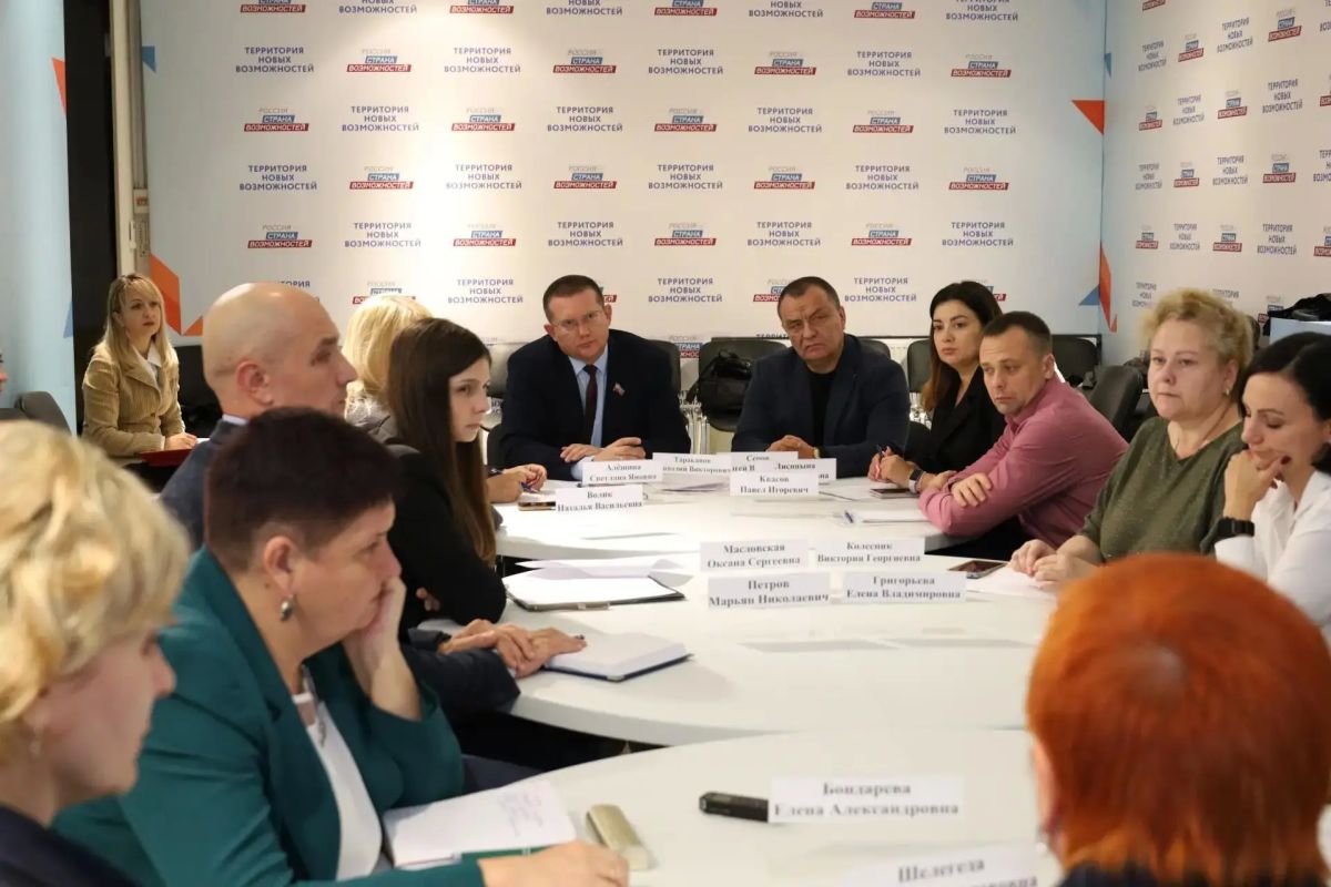 В ЛНР решили добиться доплат коммунальщикам, работающим под обстрелами