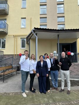 Важное событие для молодых специалистов: в ГБУЗ «КЦГМБ» состоялось торжественное вручение ведомственных квартир
