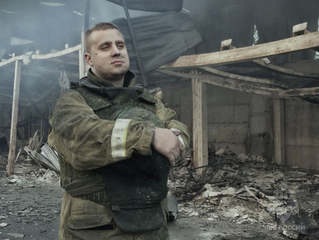 ЛИЦА ГЕРОЕВ. Они выполняют свой долг, не смотря на угрозу повторных обстрелов! ЛИЦА ГЕРОЕВ. Они выполняют свой долг, не смотря на угрозу повторных обстрелов!