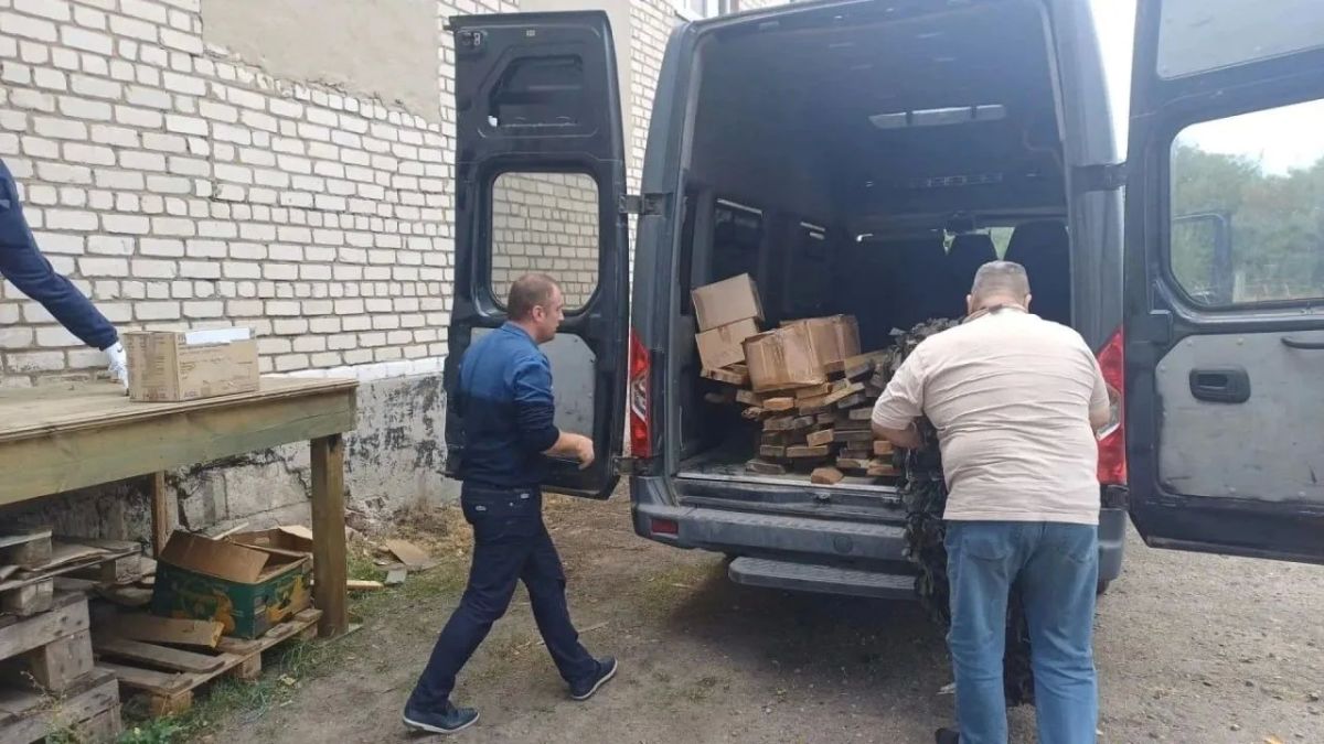 Военные следователи СК России доставили гуманитарную помощь казачьей бригаде «Сибирь» в ЛНР Военные следователи СК России доставили гуманитарную помощь казачьей бригаде «Сибирь» в ЛНР