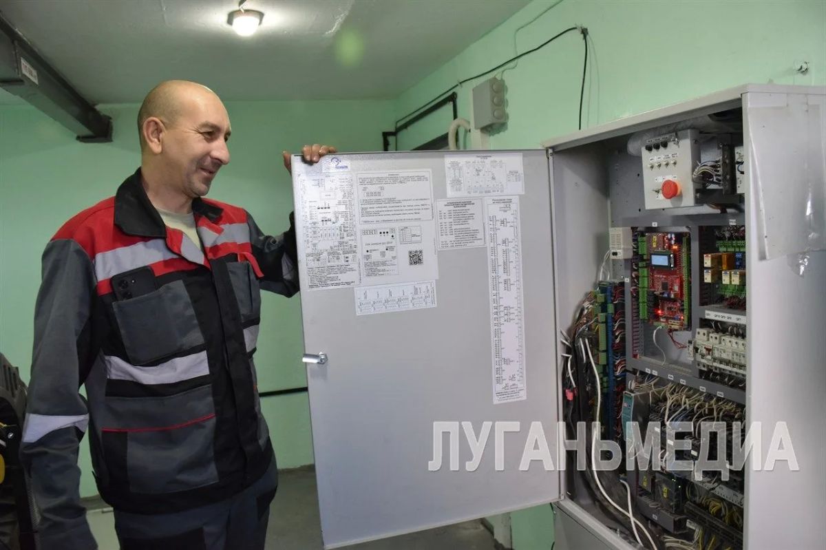 В Брянке ведется установка новых лифтов в многоквартирных домах В Брянке ведется установка новых лифтов в многоквартирных домах