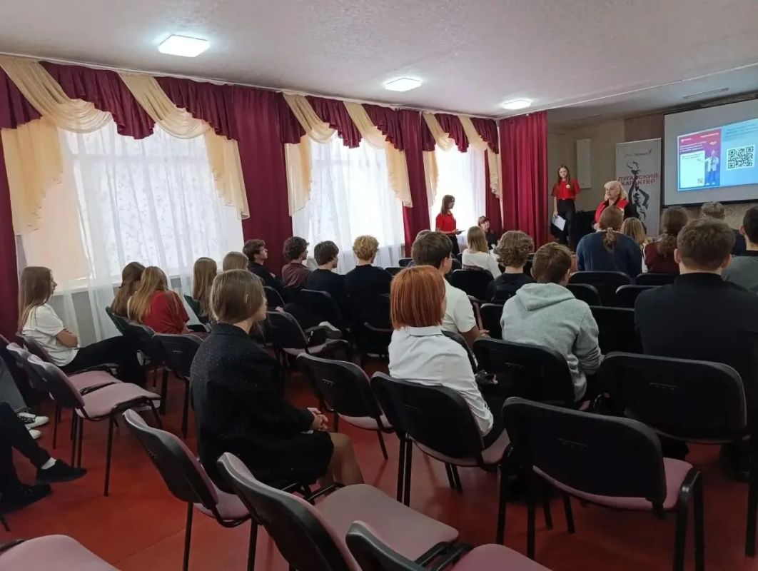 22 сентября, в преддверии Всемирного дня доноров костного мозга, сотрудниками Семейного центра г. Перевальска совместно с координатором РОО «Общество Красного Креста в ЛНР» г. Перевальск в Перевальской гимназии № 1" было... 22 сентября, в преддверии Всемирного дня доноров костного мозга, сотрудниками Семейного центра г. Перевальска совместно с координатором РОО «Общество Красного Креста в ЛНР» г. Перевальск в Перевальской гимназии № 1" было...