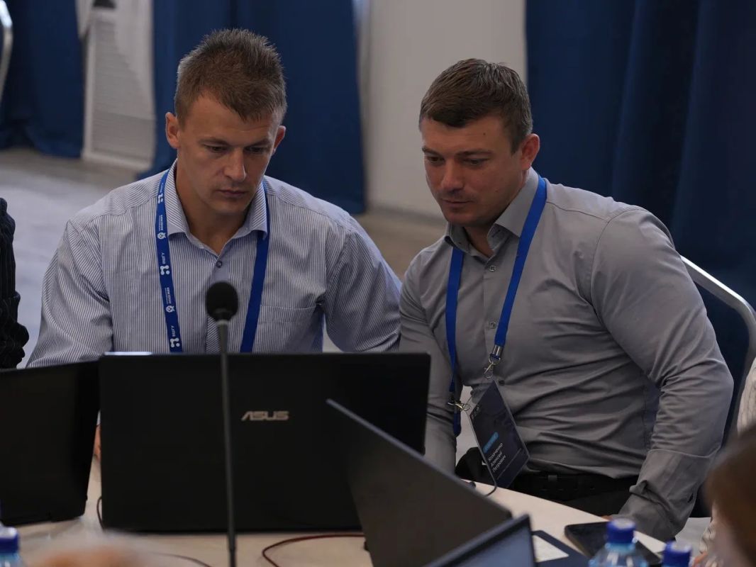Сотрудники Министерства спорта ЛНР и представители спортивного сообщества региона приняли участие в третьем модуле уникальной программы повышения квалификации «Архитекторы социальных изменений» Сотрудники Министерства спорта ЛНР и представители спортивного сообщества региона приняли участие в третьем модуле уникальной программы повышения квалификации «Архитекторы социальных изменений»