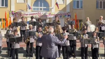 В Молодогвардейске открыли обновлённые площадь, сквер и фонтан