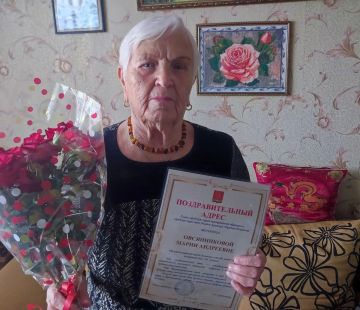 С днём рождения, ветеран!. Представители Администрации городского округа и Совета ветеранов городской организации посетили ветерана труда Марию Андреевну Овсянникову