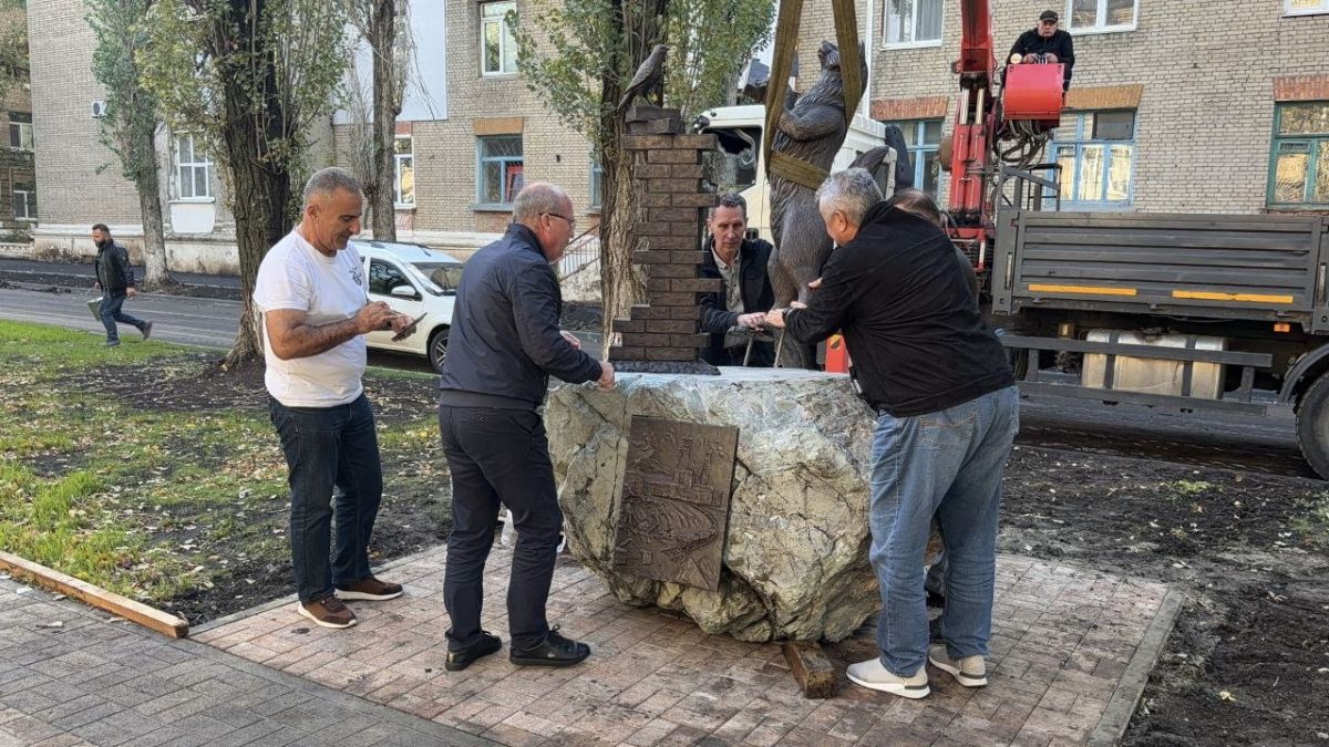 Символ дружбы Молодогвардейска и Тюмени установили ко Дню города Символ дружбы Молодогвардейска и Тюмени установили ко Дню города