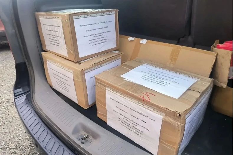 Хакасия закупила учебники для школьников Свердловского округа ЛНР Хакасия закупила учебники для школьников Свердловского округа ЛНР