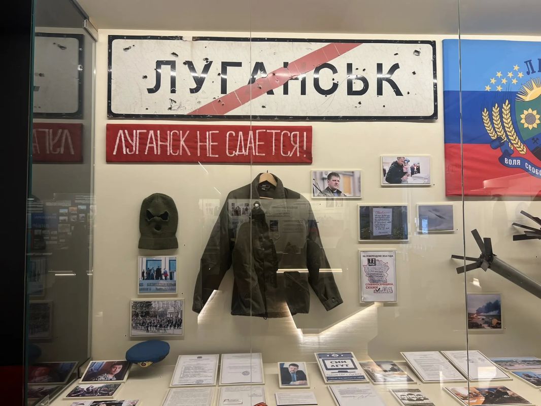 Накануне празднования Дня воссоединения Луганской Народной Республики с Россией сотрудники Управления посетили тематическое мероприятие «Мы вместе», которое состоялось в Луганском республиканском краеведческом музее Накануне празднования Дня воссоединения Луганской Народной Республики с Россией сотрудники Управления посетили тематическое мероприятие «Мы вместе», которое состоялось в Луганском республиканском краеведческом музее