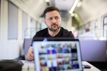 Зеленский ввел санкции против участников думских выборов в Крыму и Севастополе