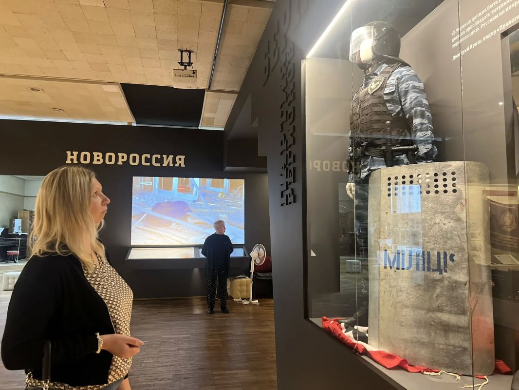 Накануне празднования Дня воссоединения Луганской Народной Республики с Россией сотрудники Управления посетили тематическое мероприятие «Мы вместе», которое состоялось в Луганском республиканском краеведческом музее Накануне празднования Дня воссоединения Луганской Народной Республики с Россией сотрудники Управления посетили тематическое мероприятие «Мы вместе», которое состоялось в Луганском республиканском краеведческом музее
