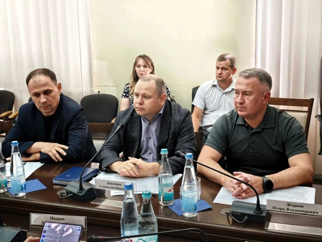 Готовимся к зиме: в ЛНР обсудили финальные этапы подготовки к отопительному сезону Готовимся к зиме: в ЛНР обсудили финальные этапы подготовки к отопительному сезону