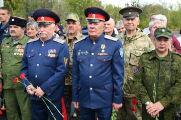 В Краснодоне в городском парке открыт памятник нашим защитникам — участникам специальной военной операции
