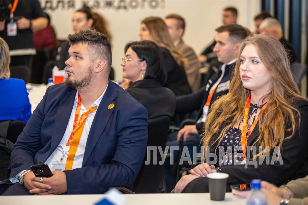 Леонид Пасечник посетил молодежный семинар «Код созидания: 809» Леонид Пасечник посетил молодежный семинар «Код созидания: 809»