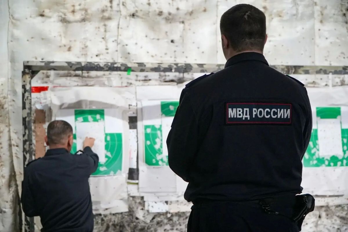 Луганским полицейским провели практические занятия по совершенствованию навыков владения огнестрельным табельный оружием Луганским полицейским провели практические занятия по совершенствованию навыков владения огнестрельным табельный оружием