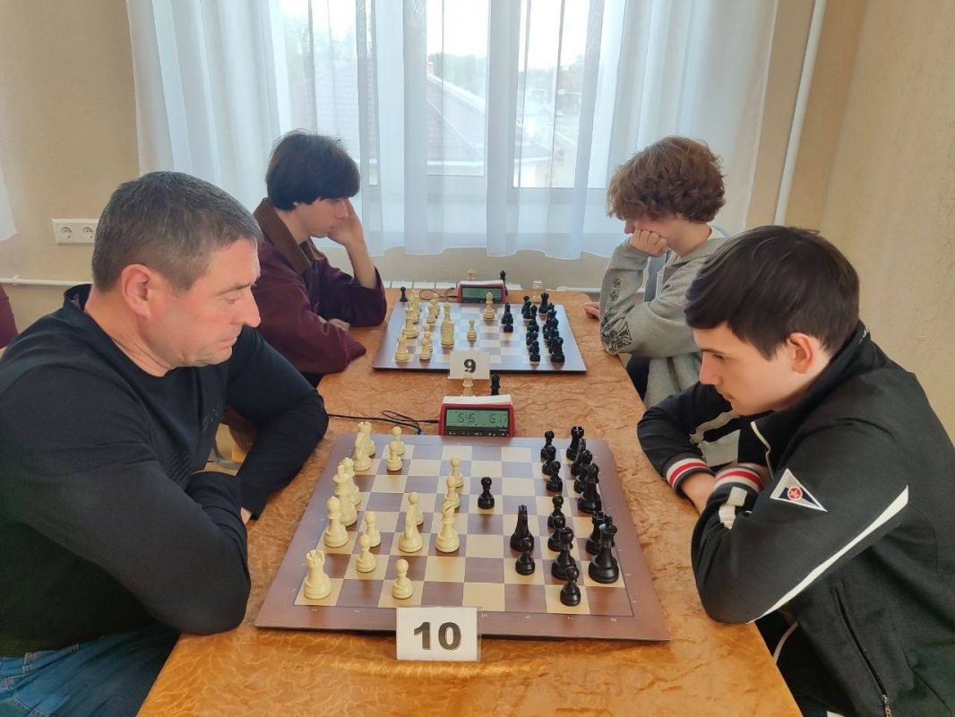 Чемпионат ЛНР по быстрым шахматам: итоги первого игрового дня Чемпионат ЛНР по быстрым шахматам: итоги первого игрового дня