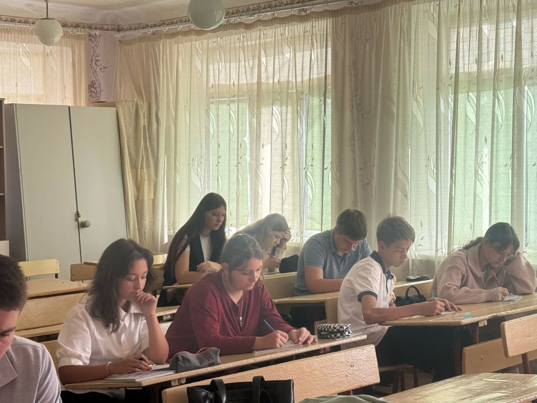 Специалисты Лутугинского центра занятости провели профориентационное мероприятие "Профессии региона" Специалисты Лутугинского центра занятости провели профориентационное мероприятие "Профессии региона"