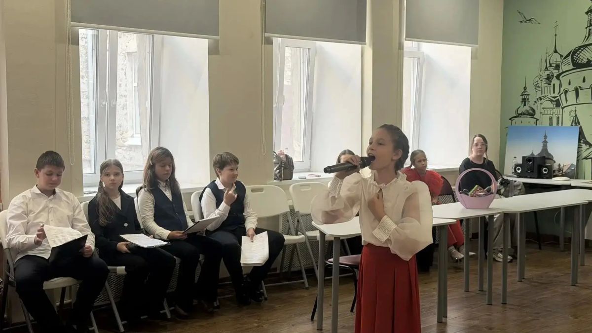 В преддверии Дня воссоединения Луганской и Донецкой Народных Республик, Запорожской и Херсонской областей с Российской Федерацией в детском центре "Ростовского кремля" состоялся телемост с делегацией Государственного... В преддверии Дня воссоединения Луганской и Донецкой Народных Республик, Запорожской и Херсонской областей с Российской Федерацией в детском центре "Ростовского кремля" состоялся телемост с делегацией Государственного...